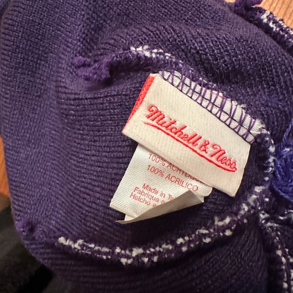 Mitchell & Ness Mens purple Charlotte Hornets NBA Beanie Cap hat One size - Picture 3 of 3